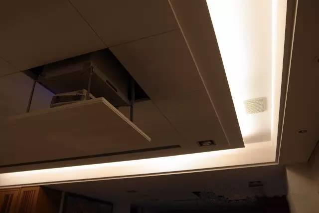 機器巧妙隱藏在柜子里